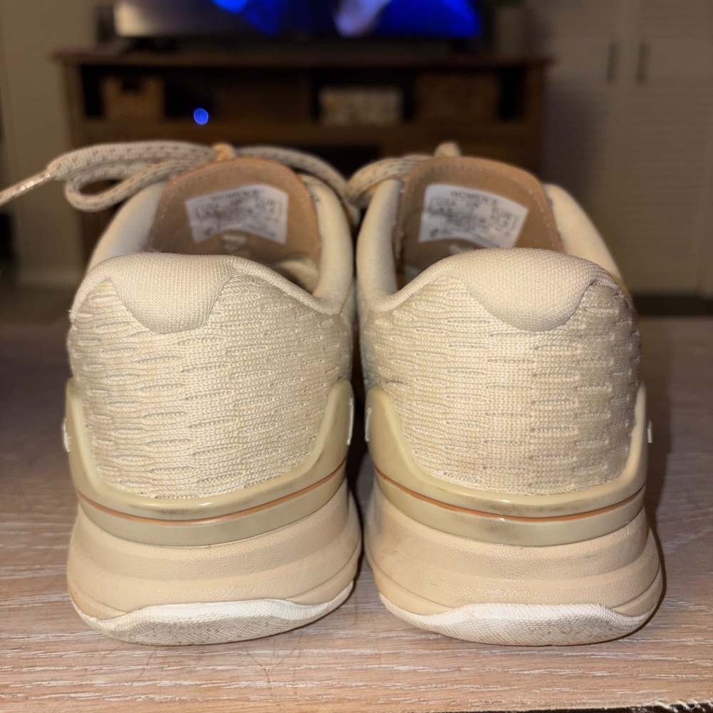 Born primitive trainers - image 4